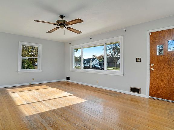 5th image of 2211 Sharon Ave