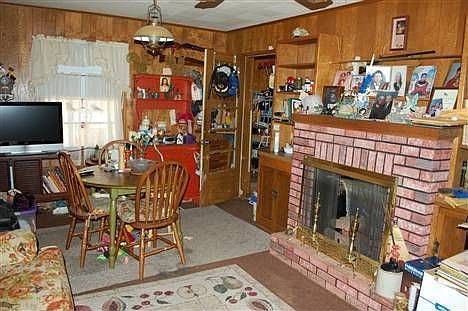 5th image of 211 Donatto St