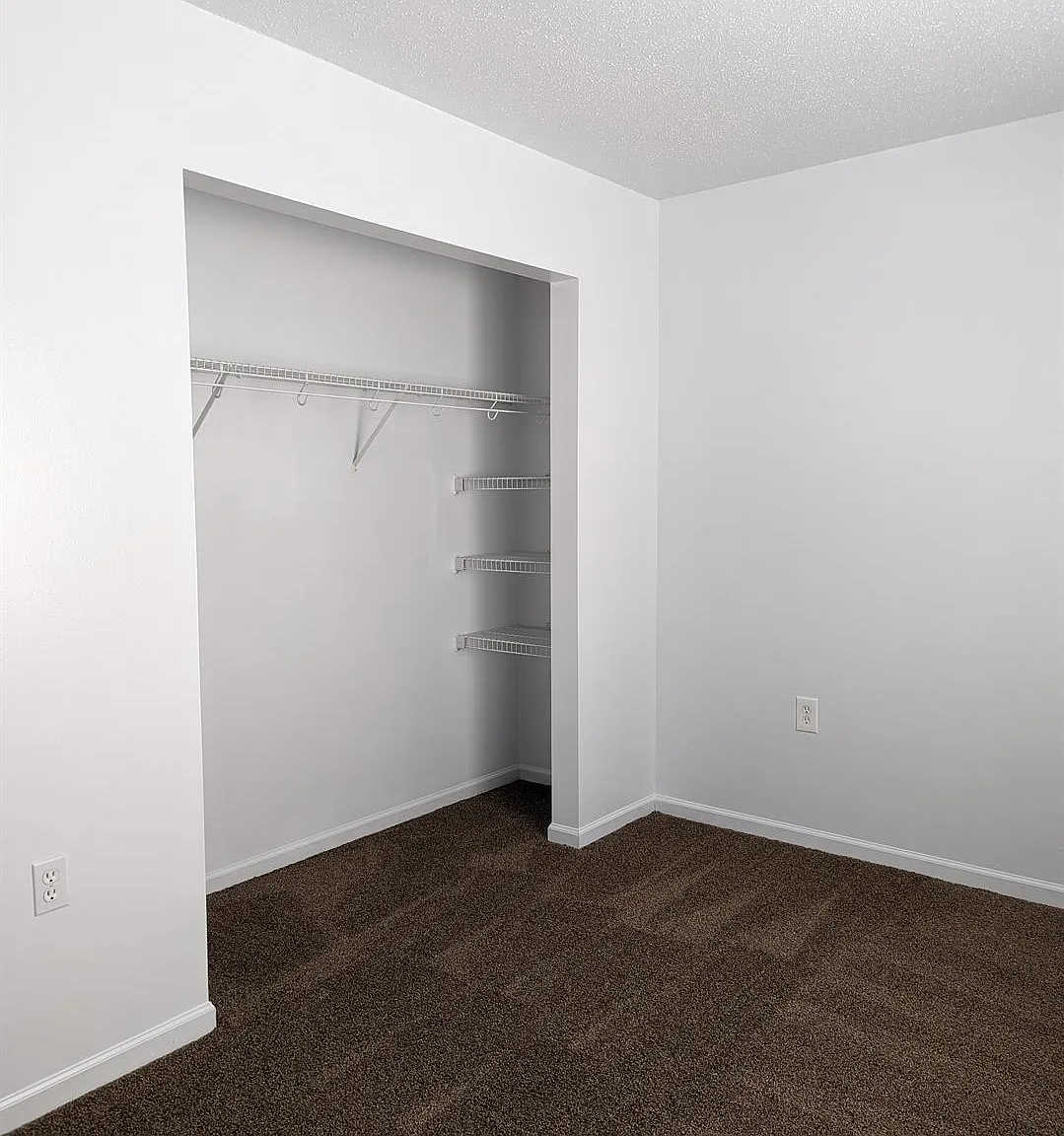 JAMESTOWN APTS__111 — Photo 4