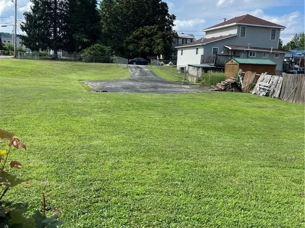 4415 Jones St, South Charleston, WV 25309