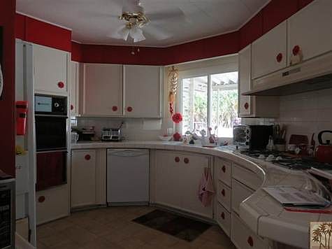 Spacious circular kitchen