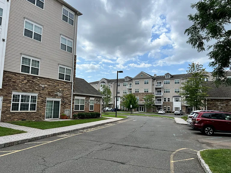 425 Tower Blvd #425 — Photo 33