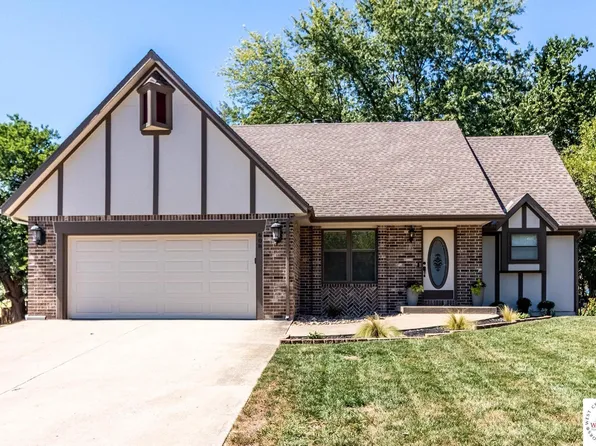 608 Fountain Hills Dr, Warrensburg, MO 64093