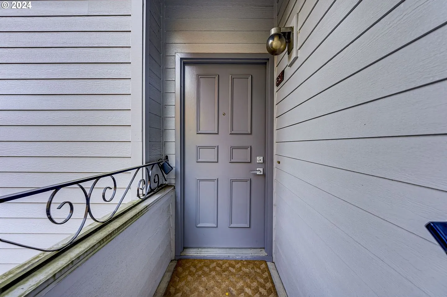 Beautifully Remodeled Beaverton 2-Bedroom Condo Across from Nike with Designer Kitchen, A/C & Cov... — Photo 3