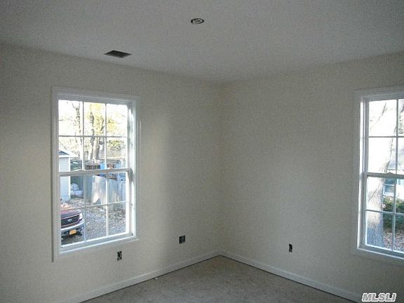 5th image of 37 Railroad St