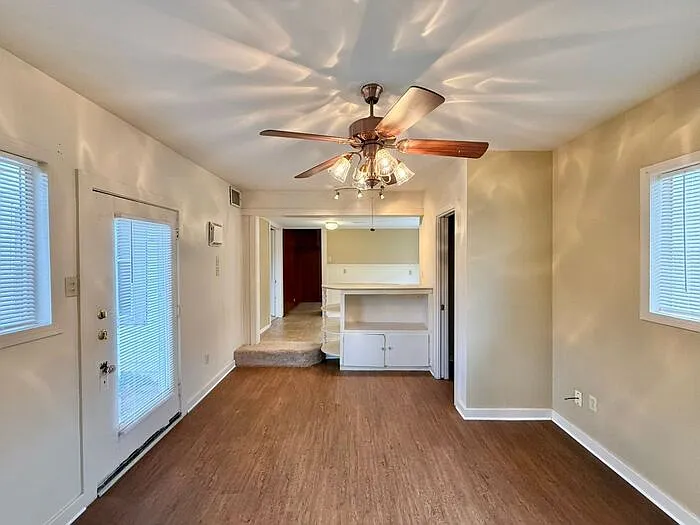 809 Jefferson St — Photo 13