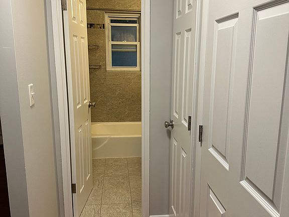 4th image of 18 Colonial Dr APT D