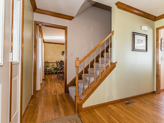 4th image of 455 Auxier Dr