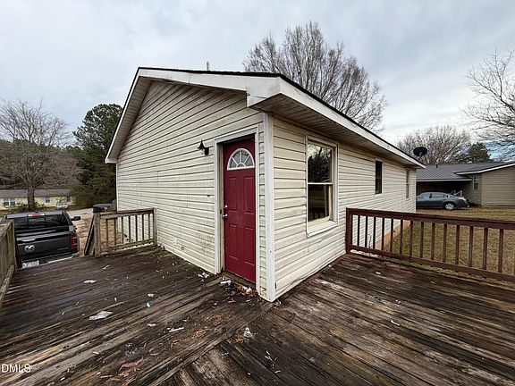 3rd image of 106 Brown Cir