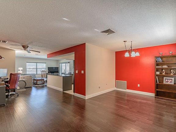 4th image of 2030 Sugarbush Dr