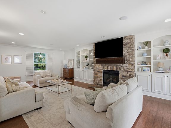 3rd image of 5212 Williamsburg Rd