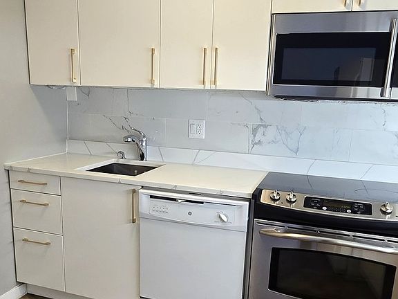 5th image of 300 N State St APT 3132