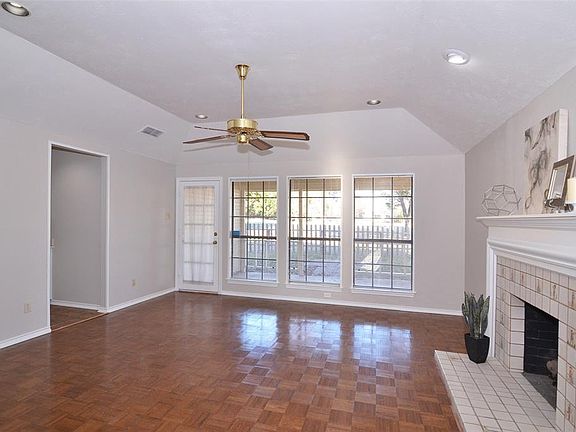 4th image of 2750 Laurel Oaks Dr