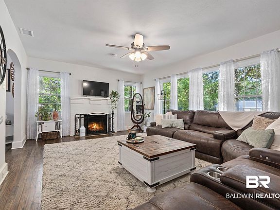 4th image of 307 Gaines Ave