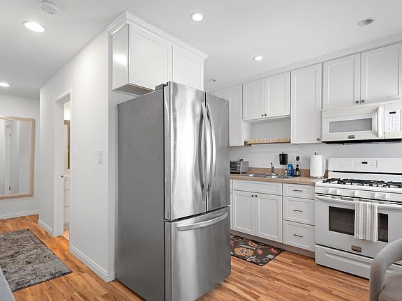 2nd image of 1619 Monterey Blvd #B