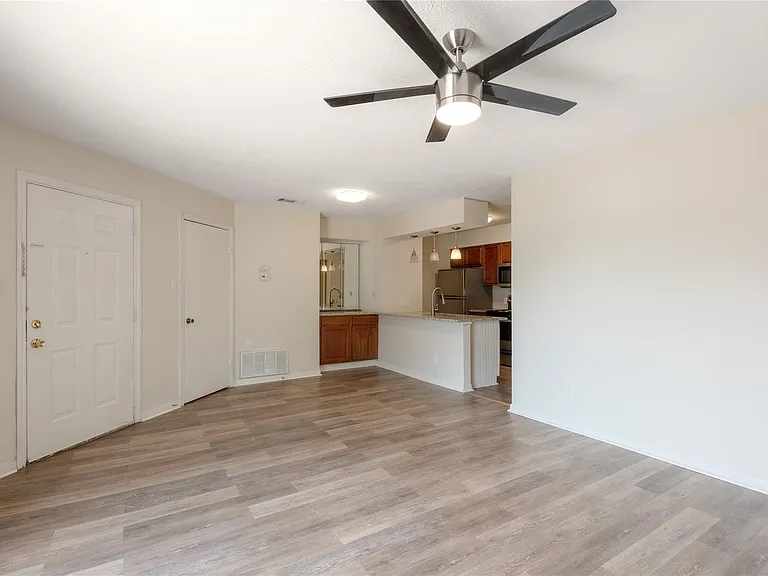 2402 Sycamore Ave #D6 — Photo 13