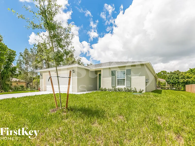 1950 SW Sylvester Ln — Photo 2
