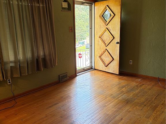 2nd image of 3913 Everlawn St