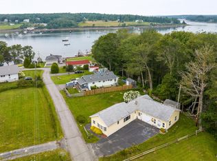 40 Paradise Rd, New Harbor, ME 04554