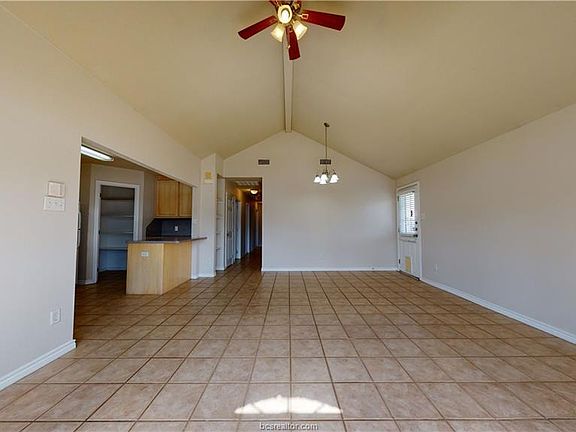 3rd image of 1422 Western Oaks Ct