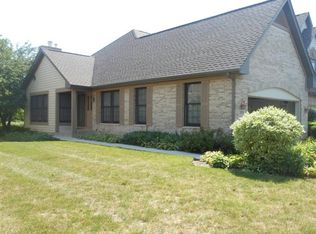 560 Rosebud Dr N, Lombard, IL