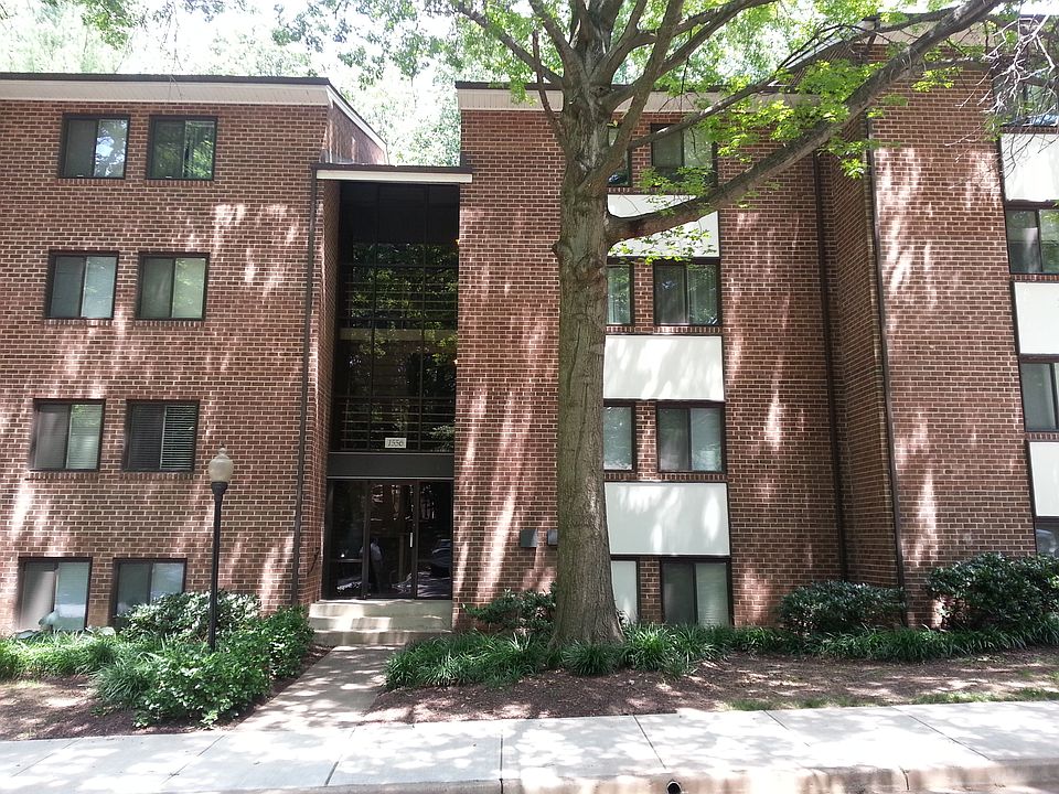 2 Bedroom / 1 Bath in Reston - Great Location!