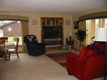 5th image of 606 N 12th St