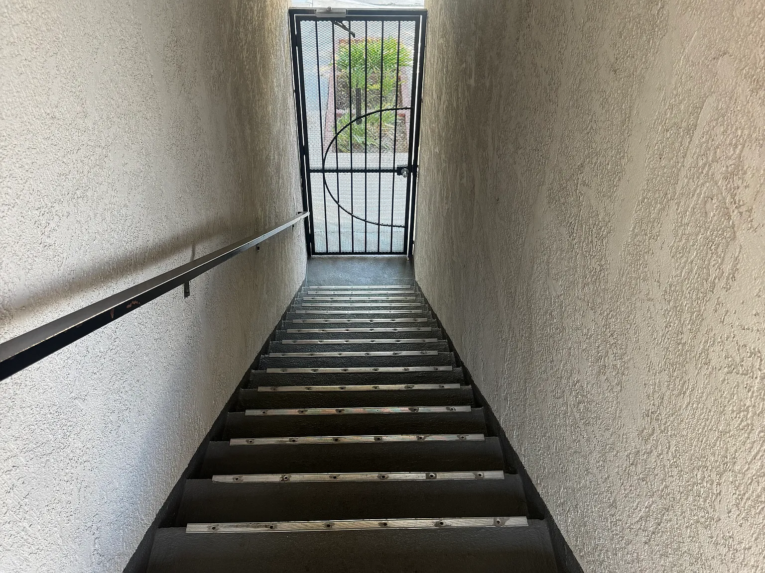 2 bed, 1000 sqft, $2,500 — Photo 1