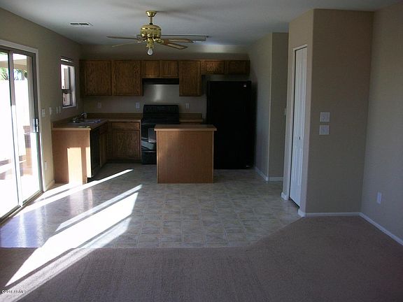 Kitchen & Dining