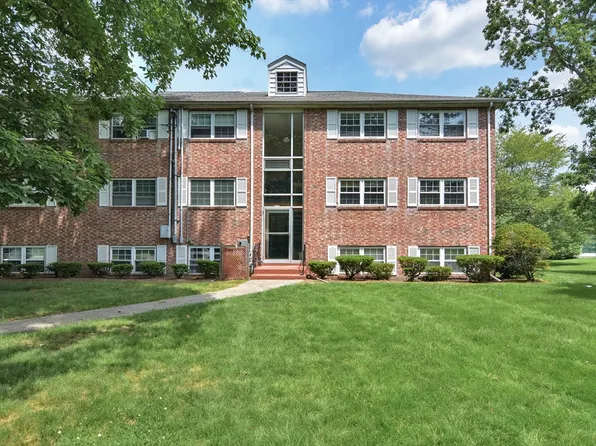 39 Farrwood Ave APT 1, North Andover, MA 01845