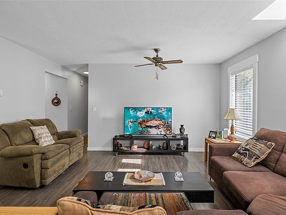 5th image of 493 Pioneer Cres #31