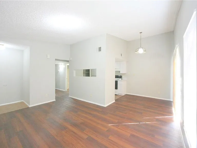 1013 Fieldwood Dr #B — Photo 6