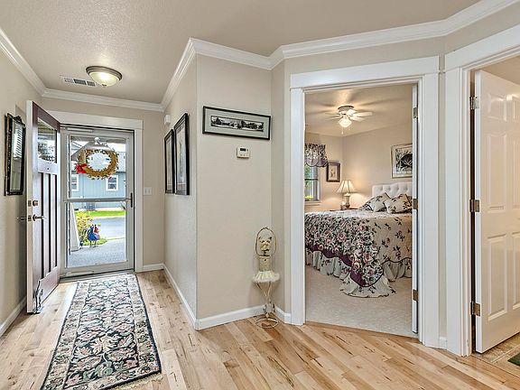 4th image of 752 SW Kinsington Ct