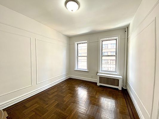 4th image of 220 E 36th St APT C3