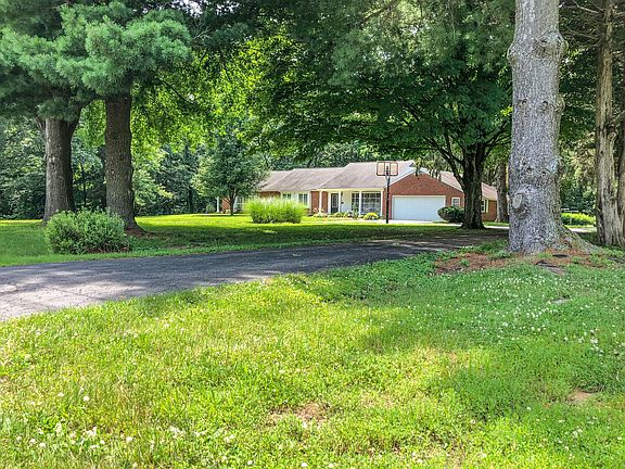 2nd image of 209 N Jay Hayden Dr