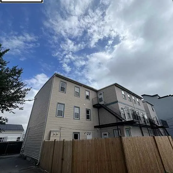 Humboldt Pl — Photo 6