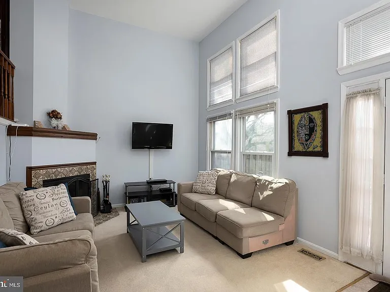 423 Gorman Ave — Photo 9
