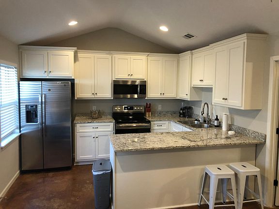 2nd image of 1753 E Jackson Ave #6