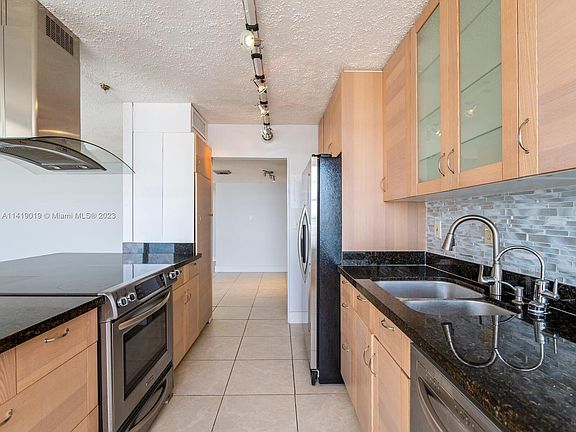 5th image of 18041 Biscayne Blvd APT 1201