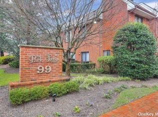 99 S Park Ave, Rockville Centre, NY