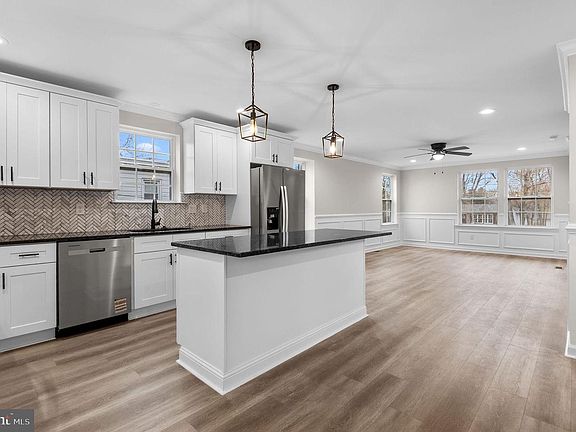 4th image of 47 E College Ave