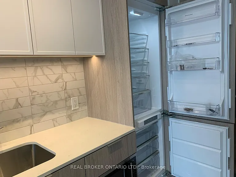 2020 Bathurst St #615 — Photo 11
