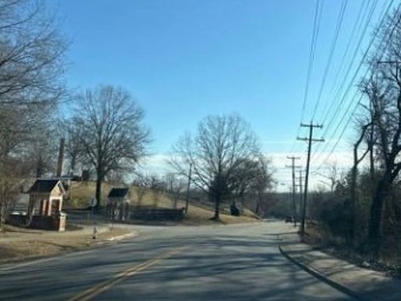 Exterior Neighborhood (street photo)
