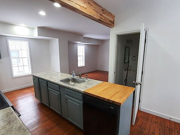 3rd image of 405 Niesen St