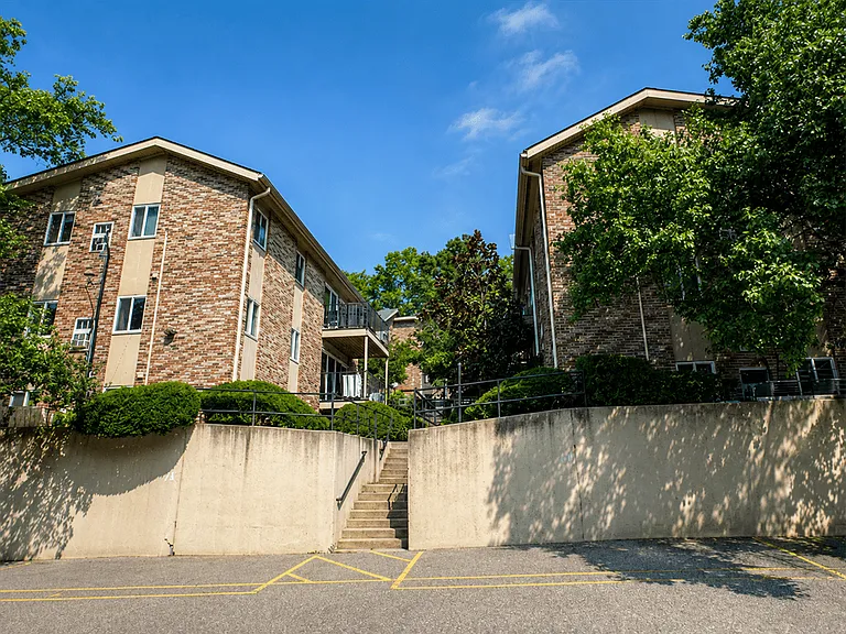 805 Delta Ave #1B — Photo 11
