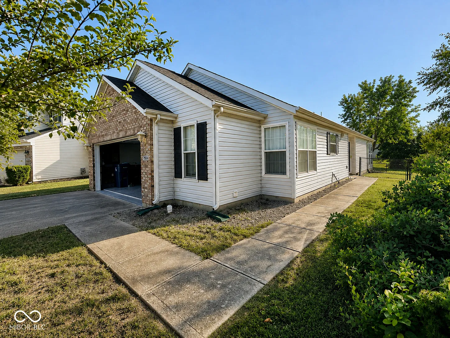 3 bed, 2.0 bath, 1363 sqft, $1,650 — Photo 2