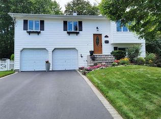 103 Stephen Rd, Bayport, NY 11705