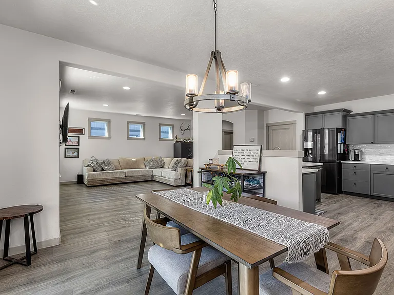 4476 SW Salmon Pl — Photo 8