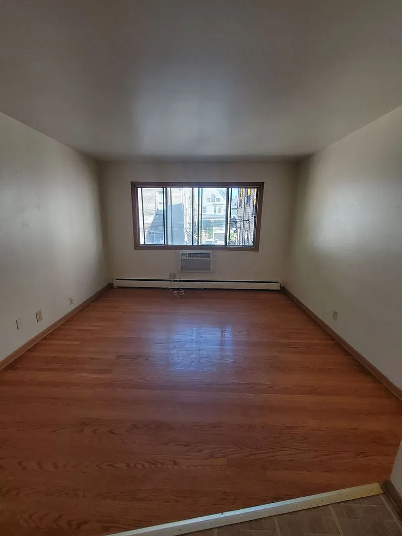 1851 N Oakland Ave (18 Unit) — Photo 2