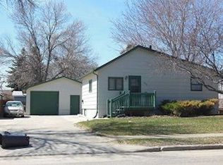 1732 2nd St SE, Minot, ND 58701